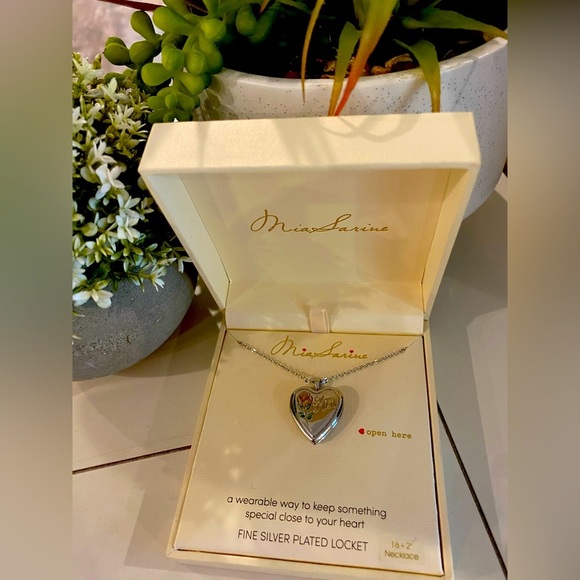 Mia Sarine Jewelry - ✨ Mia Sarine “Mom” Heart Locket Necklace – A Sentimental Gift for Mom! ✨